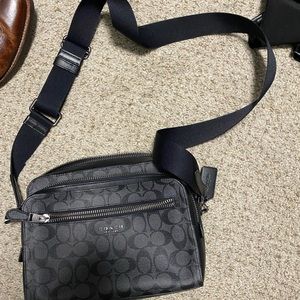 ‼️ISO-ISO-ISO‼️ DOES ANYONE HAVE THIS BAG OR KNOW THE MODEL OF IT?????